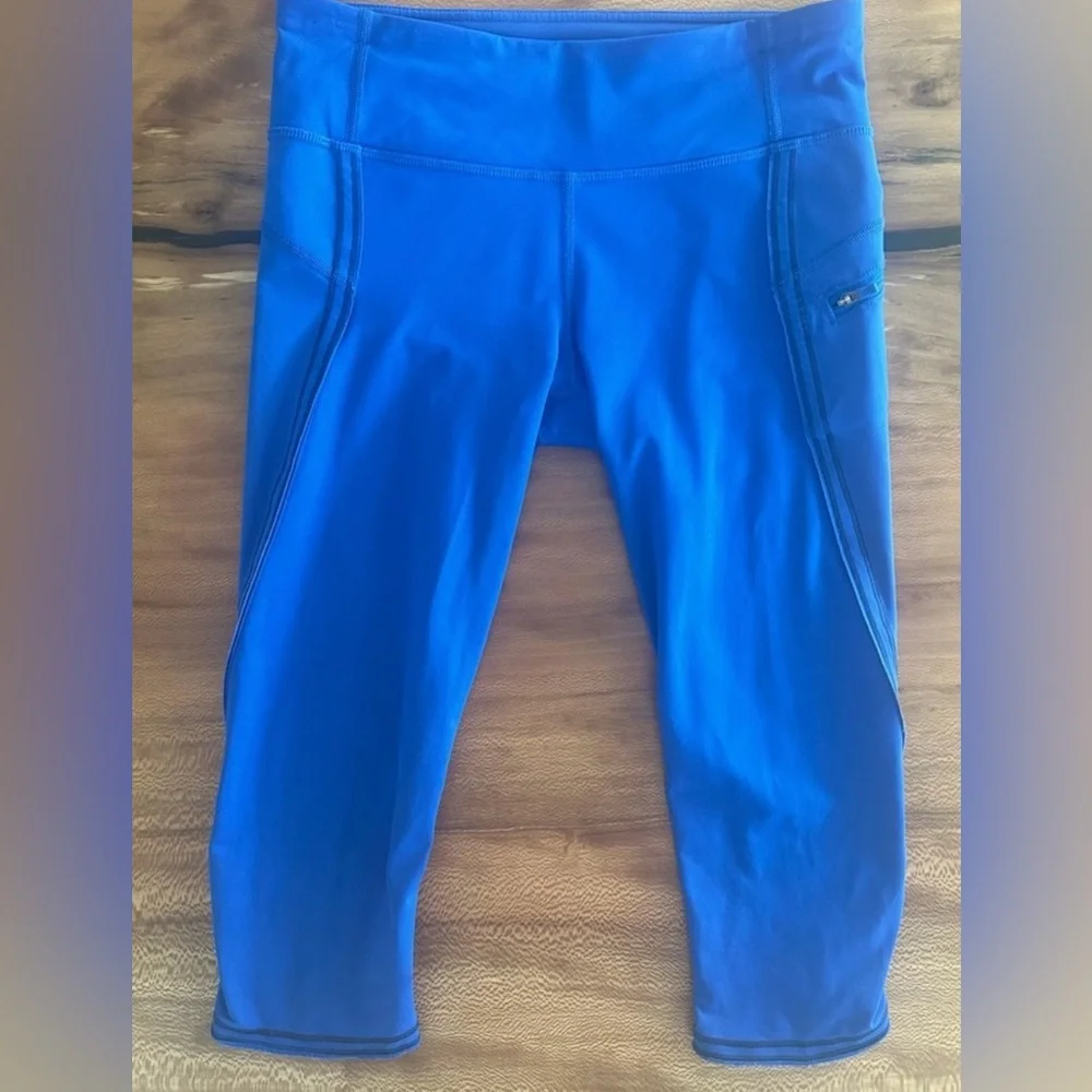 LULULEMON Cropped Blue Leggings